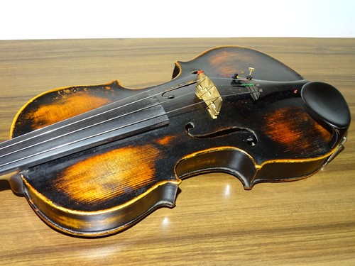 Violin labelled franciscus - 4/4,