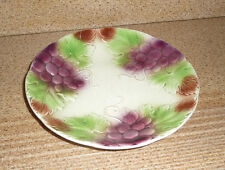 Ancienne assiette  en barbotine décor de raisins  MAR16