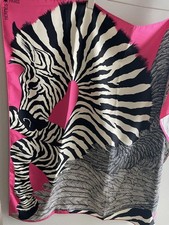 Foulard en soie rose Hermes