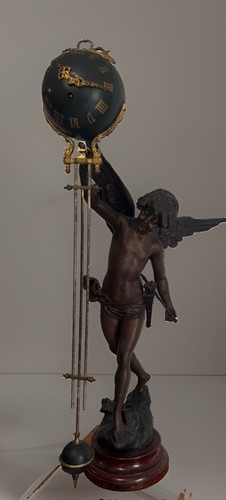 Pendule mystérieuse horloge
