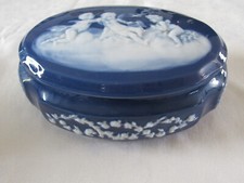 CAMILLE THARAUD porcelaine LIMOGES Bonbonnière ovale  chérubin putti camée