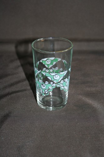 Verre gobelet ancien émaillé