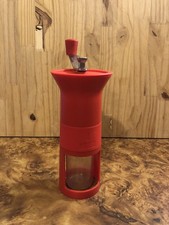 BIALETTI - MOULIN À CAFÉ. plastique & inox rouge