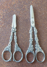 2 paires de ciseaux à raisins