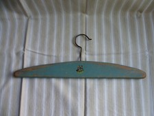 CINTRE ANCIEN EN BOIS POUR ENFANT