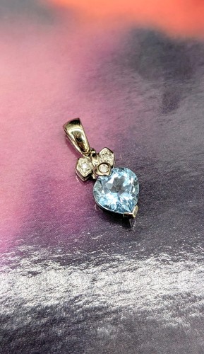 Pendentif blanc serti - pendentif, en