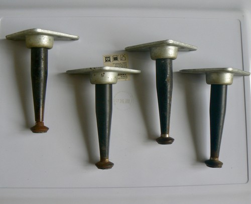 Lot pieds pour meubles - pieds,