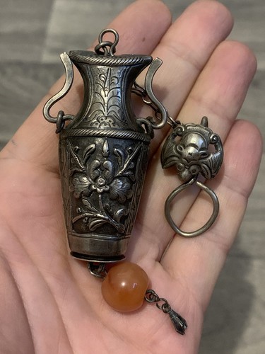 Ancien porte aiguille - , en