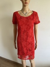 Robe rouge en dentelle One