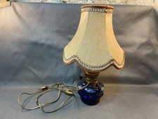 Ancienne lampe avec pied