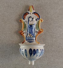 MAGNIFIQUE BENITIER MURAL EN CERAMIQUE  FAIENCE DE QUIMPER ART POPULAIRE 19 EME