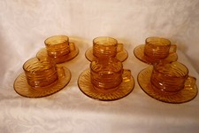 Service 6 tasses à café avec soucoupes verre ambré vereco? Vintage années 70