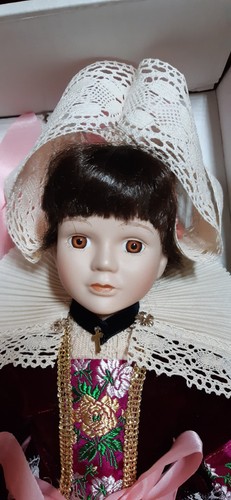Poupée porcelaine et - poupée,