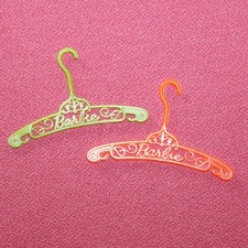 Paire de cintres vert et