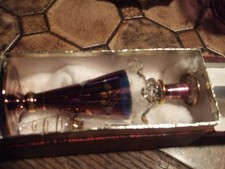 Une petite carafe ancienne - une,