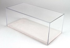 Vitrine plexiglas avec socle