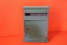  Boite aux lettres ancienne en bois peinte en vert , décoration intérieure