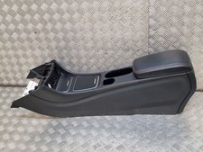 Console central / accoudoir "Simili/Noir piqur rouge" Mercedes Classe A III 176*