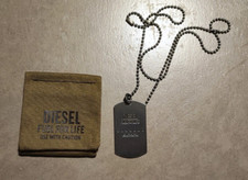 Collier parfum Diesel fuel for life dans sa pochette