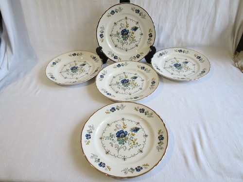 Assiettes plates faïencerie - assiettes,