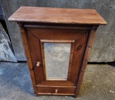 Ancienne petite armoire de poupée