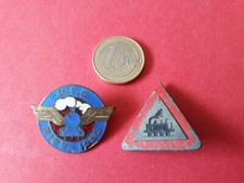 2 Insignes métalliques des