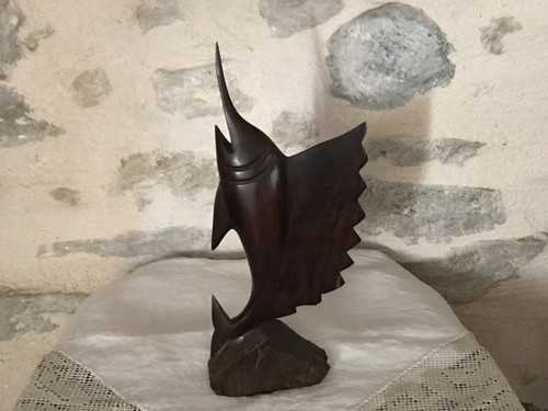 Sculpture espadon sur - sculpture, socle
