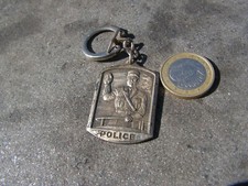 insigne   ancien porte clef  amicale de la police      (c 36)