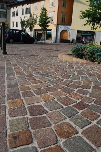 Paves cube granit rouge pierre