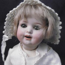 PETIT BÉBÉ CARACTÈRE MOULE