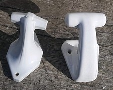 JOLI LOT DE 2 PATÈRES  ANCIENNES  PORTE -MANTEAUX EN CÉRAMIQUE BLANCHE 
