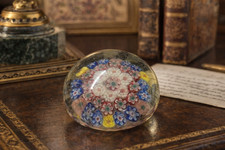 Presse-papier ancien attribué