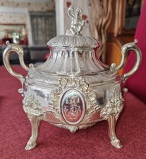 Edmond Tétard, beau sucrier en argent massif Minerve de style Régence.