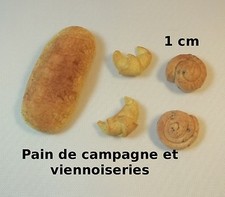 lot  pain et viennoiseries miniature,maison de poupée,vitrine,boulangerie  CL7
