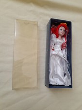 POUPEE PORCELAINE ARIEL EN ROBE DE MARIEE DISNEY COLLECTION EDITION ATLAS 19 CM