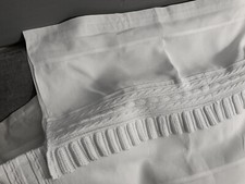 Linge Ancien Rideau  En Lin Avec Large Dentelle  Brodé Monogramme L V