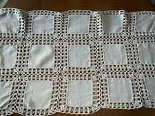 Napperon ancien au crochet et patchwork lin 55 cm x 100 cm