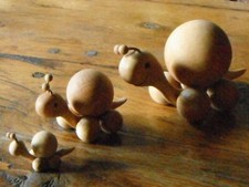 Escargot famille escargots en bois avec coquille bille qui tourne avec les roues