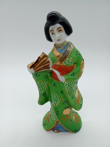 Ravissante figurine une - ravissante, d'une