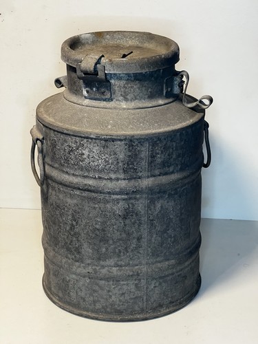 Ancien bidon tole galva - en,