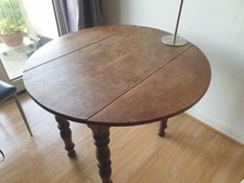 Table À Manger En Meurtrier Brut