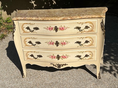 Magnifique commode galbée