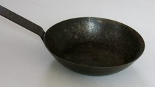 PETITE POELE METAL,ancienne petite poêle métal 00, presque dinette, jouet ancien