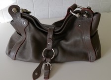 Sac à main cuir porté