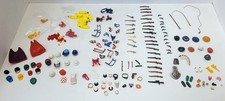Jouet PLAYMOBIL  lot de divers armes, coiffes et accessoires