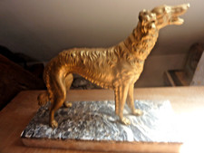 Grande sculpture de lévrier