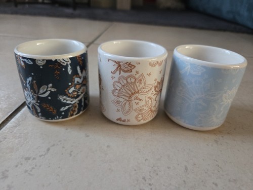 Lot tasses a - lot, cafe