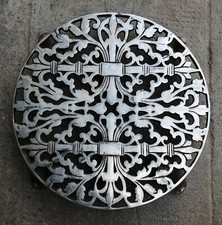 AR2 - Ancien dessous de plat en fonte nickelée 23cm de diamètre SND DUMAS