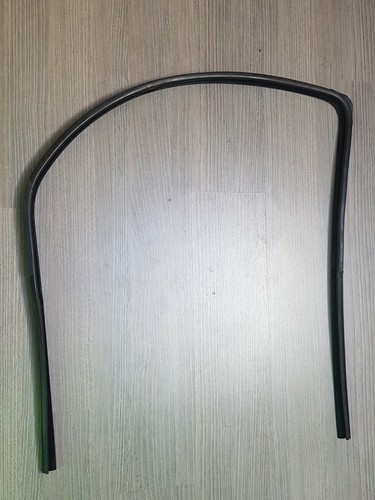 Joint contour vitre avant