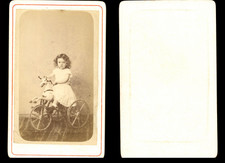 Fillette sur son cheval tricycle Vintage albumen print CDV. Tirage albumin
